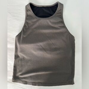 Vuori Pose Pylo Tank. Olive Green. Size small.